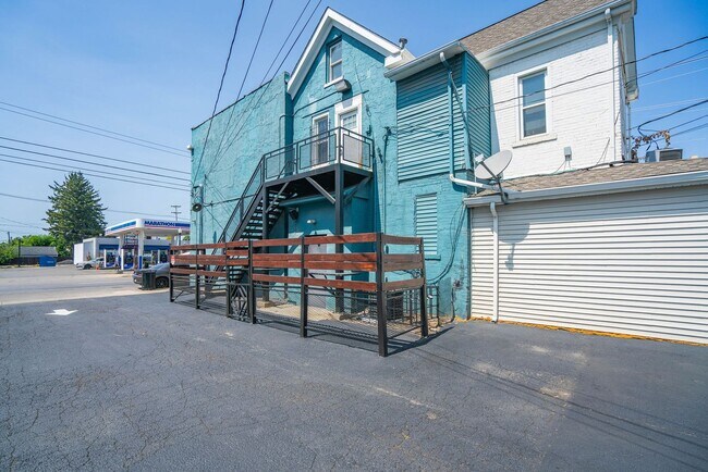 Foto del edificio - 970-972 Parsons Avenue