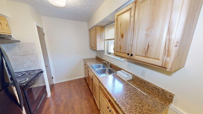Foto del edificio - Updated 2 Bedroom, 2nd Floor,  Canfield Ap...