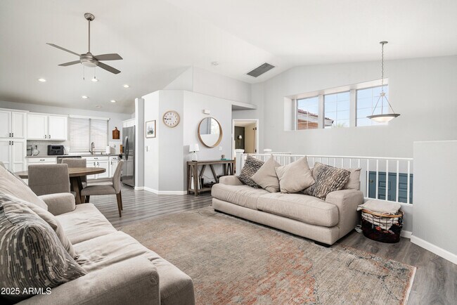 Foto del edificio - 827 W Leah Ln