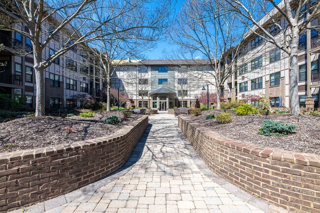 Foto del edificio - Knoxville 37920 - Riverfront Condo for Rent - 2 Bedroom, 2 Bath - CityView at Riverwalk - Contact...