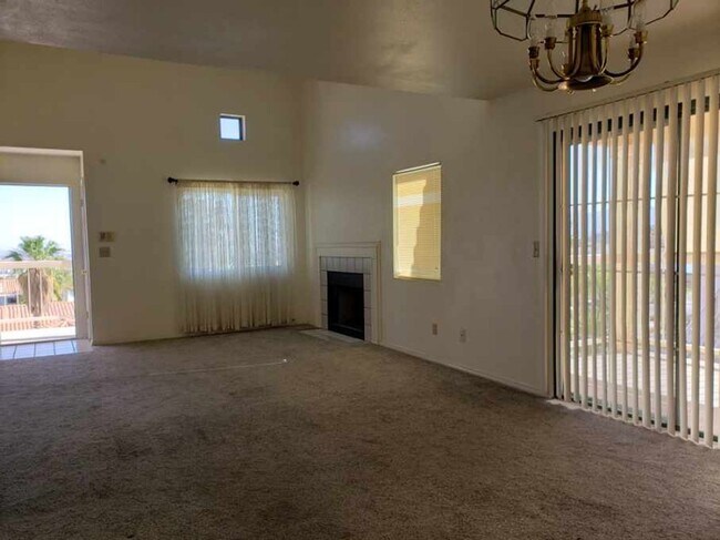 Foto del edificio - 3 Bedroom Condo in Gated Community