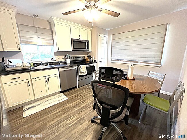 Foto del edificio - 59 Stone Pond Rd