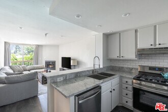 Building Photo - 5143 Bakman Ave