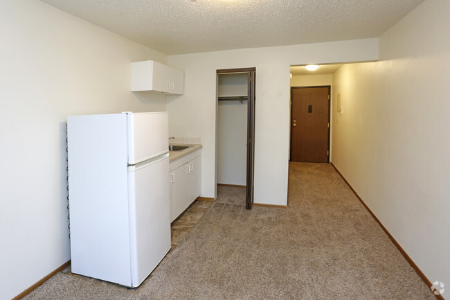 Studio, 1BA - 247 SF - Amrock Apartments