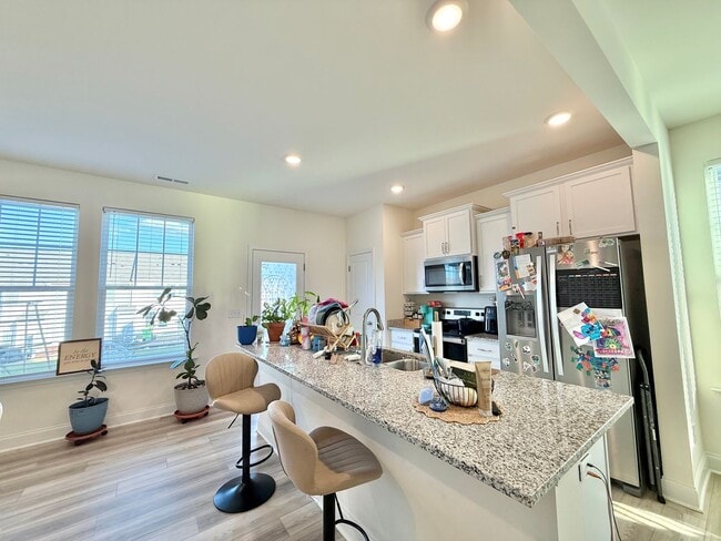 Building Photo - Newly Built 3BD, 2.5BA End Unit Zebulon Townhome in an HOA Community with Premier Amenities