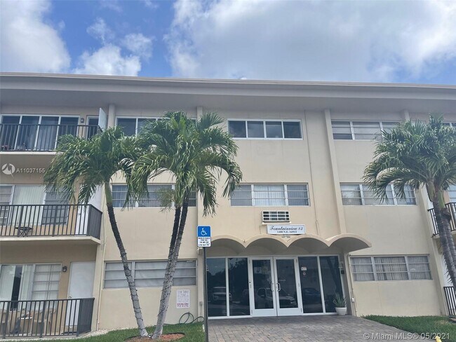 Foto del edificio - 1400 NE 169th St