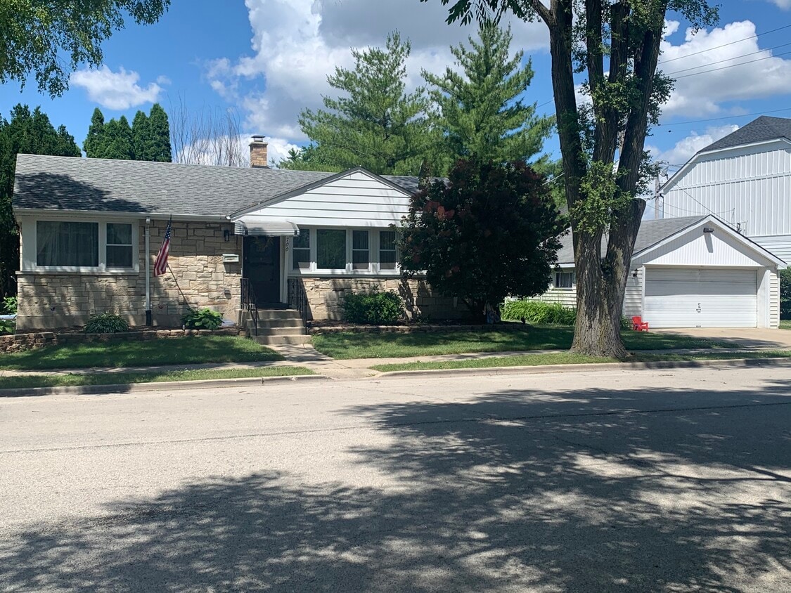 Primary Photo - 700 Sherwood Rd