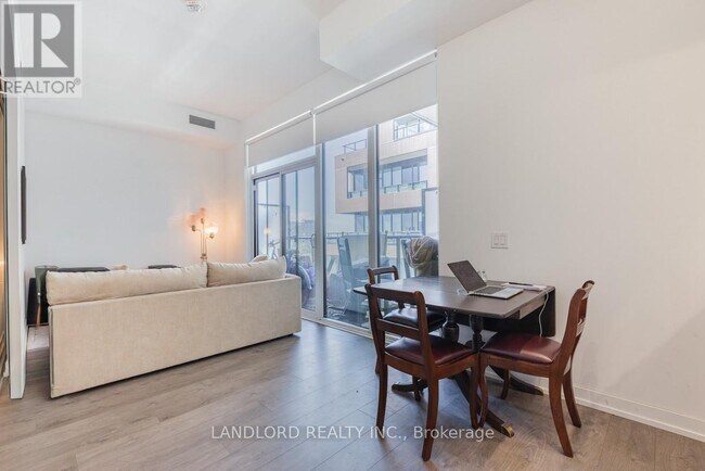 Building Photo - 270-1270 Dufferin St