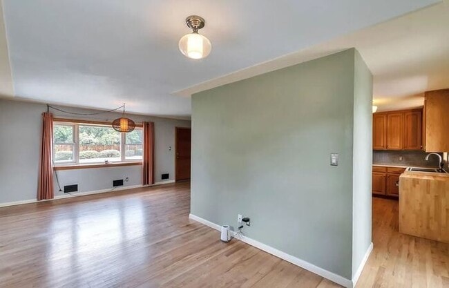 Building Photo - Charming 3 beds 1 bath in Littleton