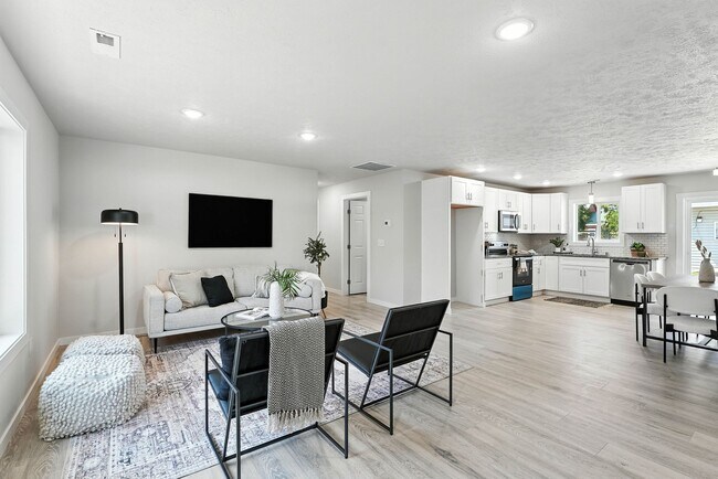 Foto del edificio - 4720 E Frederick Ave