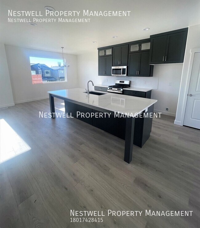 Foto del edificio - Newer 4-bed Townhome in American Fork