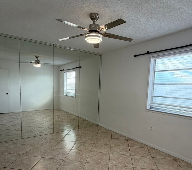 Foto del edificio - 3181 SW 13th St