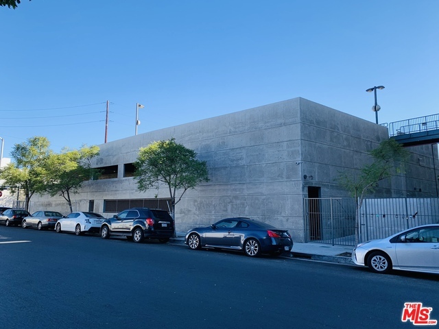 Foto del edificio - 200 N San Fernando Rd