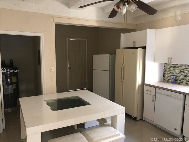 Foto del edificio - 1680 NW 22nd Ct