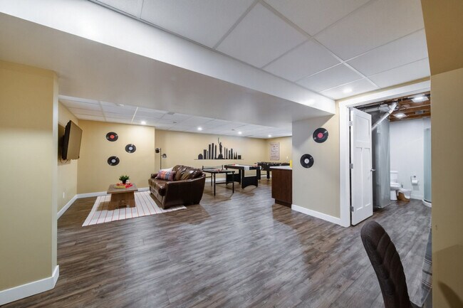 Photo du bâtiment - 5415-111A 111a St NW