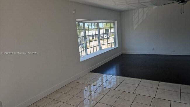 Foto del edificio - 5300 NW 18th Ct
