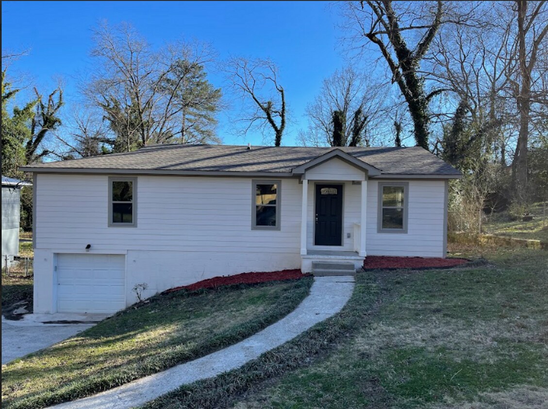 Cozy Jewel House Rental in Center Point, AL