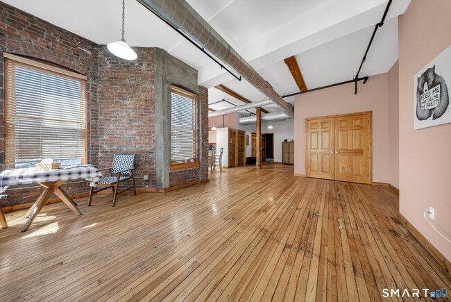 Building Photo - 325 Lafayette St
