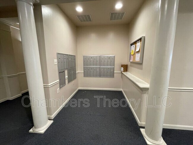 Foto del edificio - 2931 Deer Hollow Way