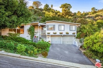 Building Photo - 2436 Arbutus Dr