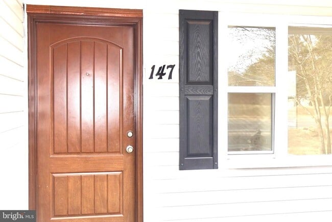 Foto del edificio - 147 Deacon Rd