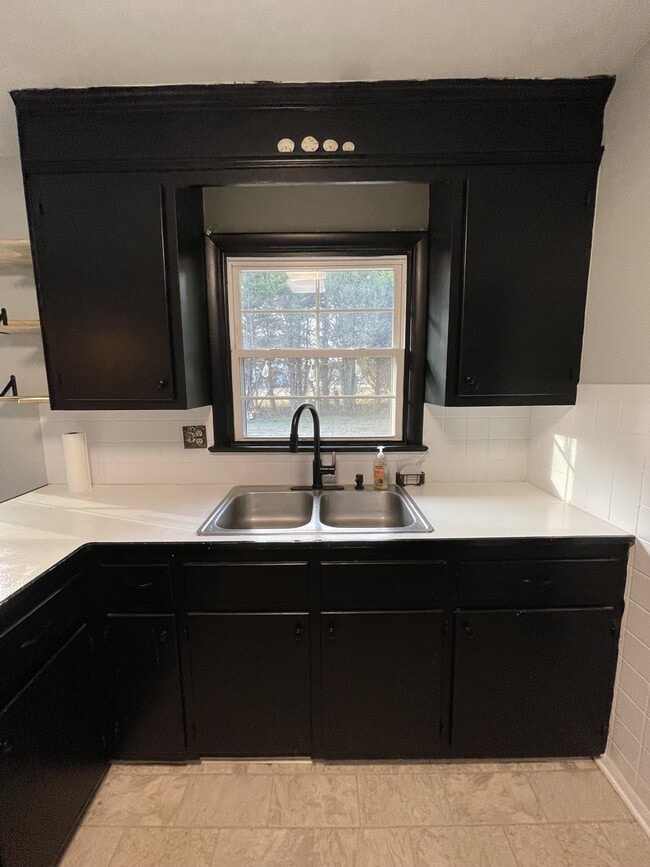 Foto del edificio - 1002 Sherwood Cir