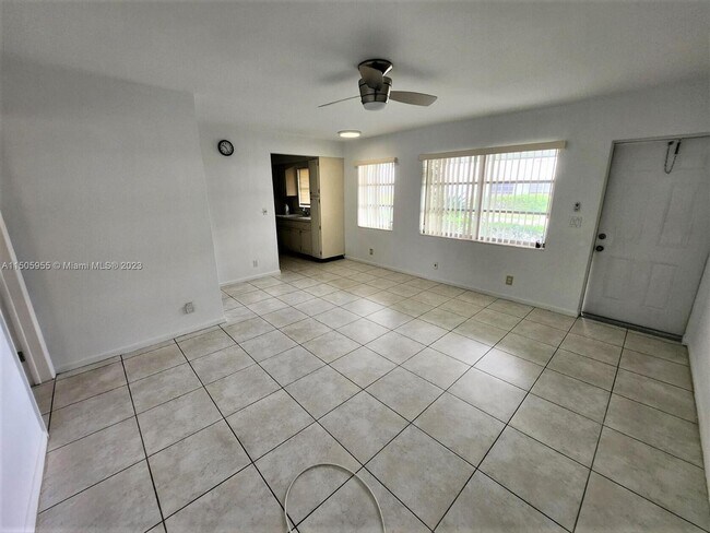 Foto del edificio - 722 Ridge Rd