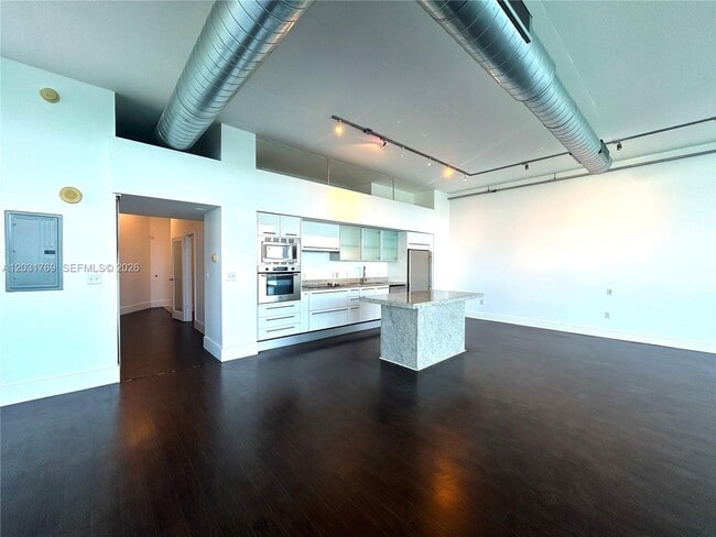 Foto del edificio - 7934 West Dr