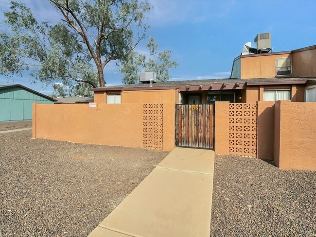 Foto del edificio - cozy townhome 2 bd 1 bth