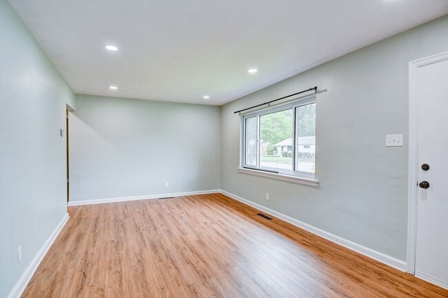 Building Photo - NORFOLK RENTAL