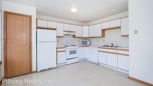 Foto del edificio - 4 br, 2.5 bath Apartment - 806 Fotis Drive