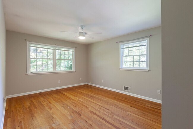 Foto del edificio - 3741 Fox Glen Ct NE