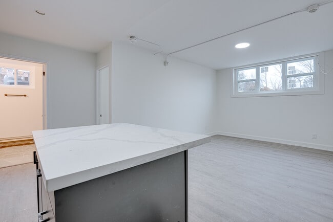 Photo du bâtiment - 642 Hamilton Rd