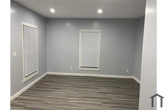 Building Photo - Price Reduced - $1090/month!! 2 bedroom 1 ...