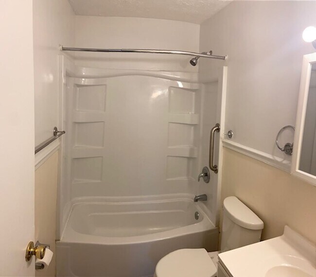 Building Photo - 927-933 Weston Court Vandalia, OH 45377