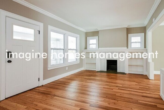 Building Photo - 14327 Bayes Ave