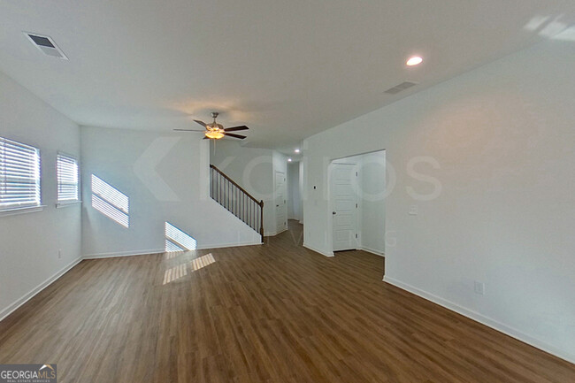 Building Photo - 135 English Oak Ln