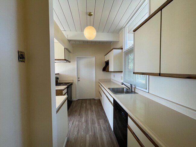 Building Photo - Gorgeous Upgraded Home Available Now!