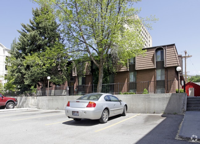 Building Photo - El Caliente Apartments