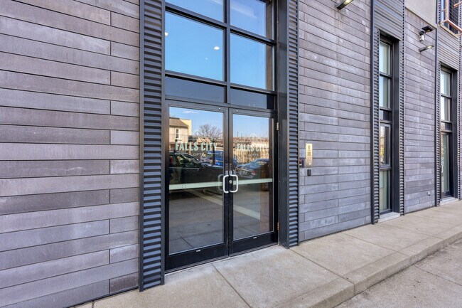 Building Photo - 415 E Market St