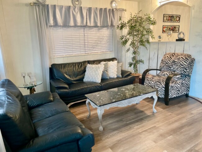 Foto del edificio - 1461 SW 8th Terrace