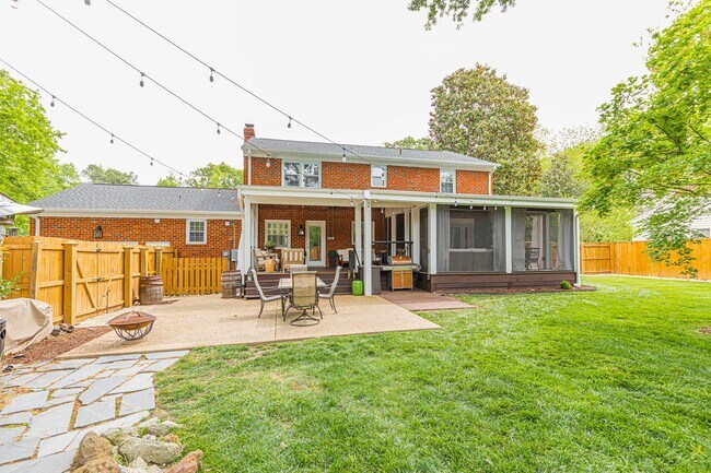Building Photo - Spacious and Stylish 4-Bedroom Home with M...