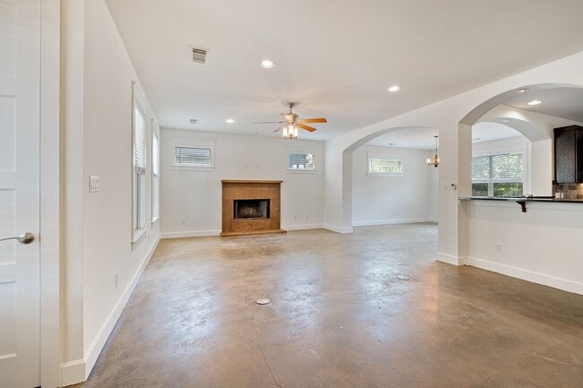 Foto del edificio - Beloved 3 Bedroom, 2.5 Bath Home in Brentwood