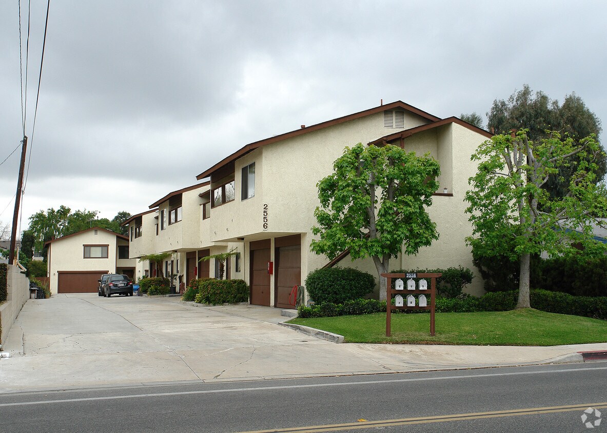 Primary Photo - 2556 Santa Ana Ave