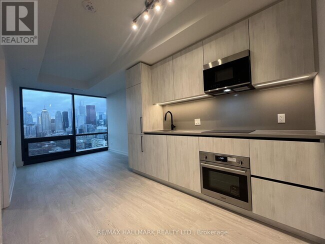 Building Photo - 35 Parliament St