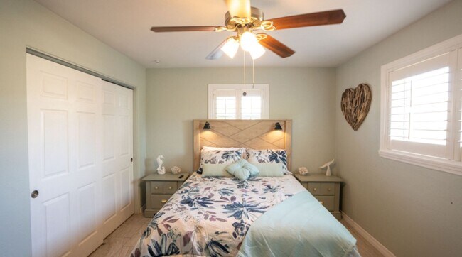 Foto del edificio - Charming 2 bedroom 1 bathroom beach side home