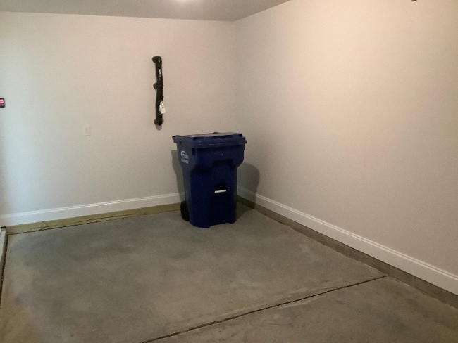 Building Photo - 136 Plumtree Ct