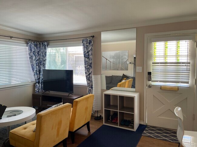 Foto del edificio - 3427 E Wilton St