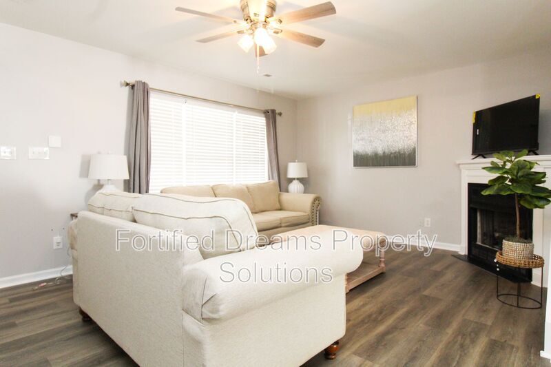 Foto principal - 310 Bridford Downs Dr