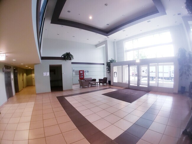 Building Photo - 100 N Hermitage Ave